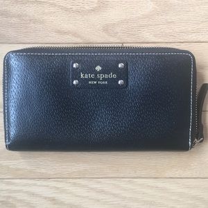 Kate Spade zipper wallet